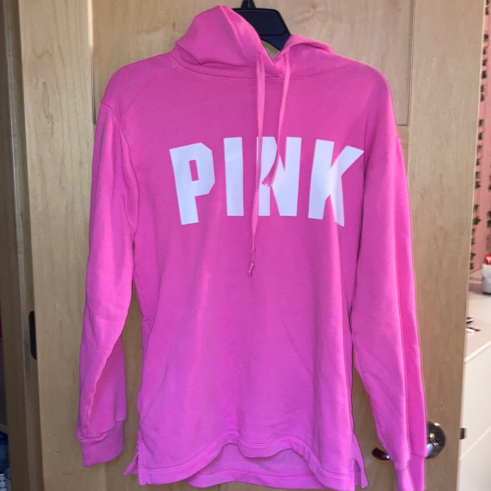 pink sweatershirt